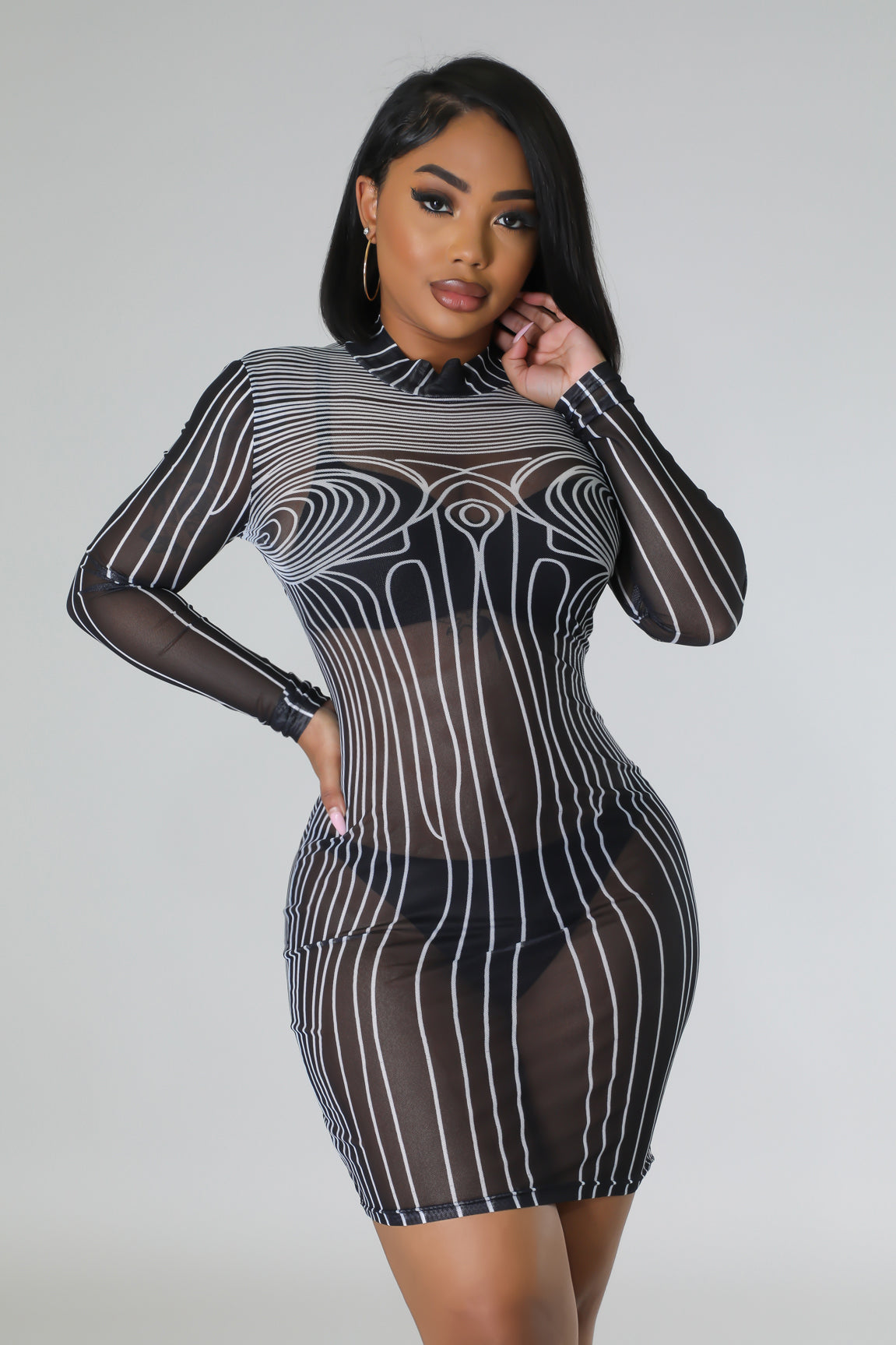 BLACK AND WHITE BODY LINES DRESS